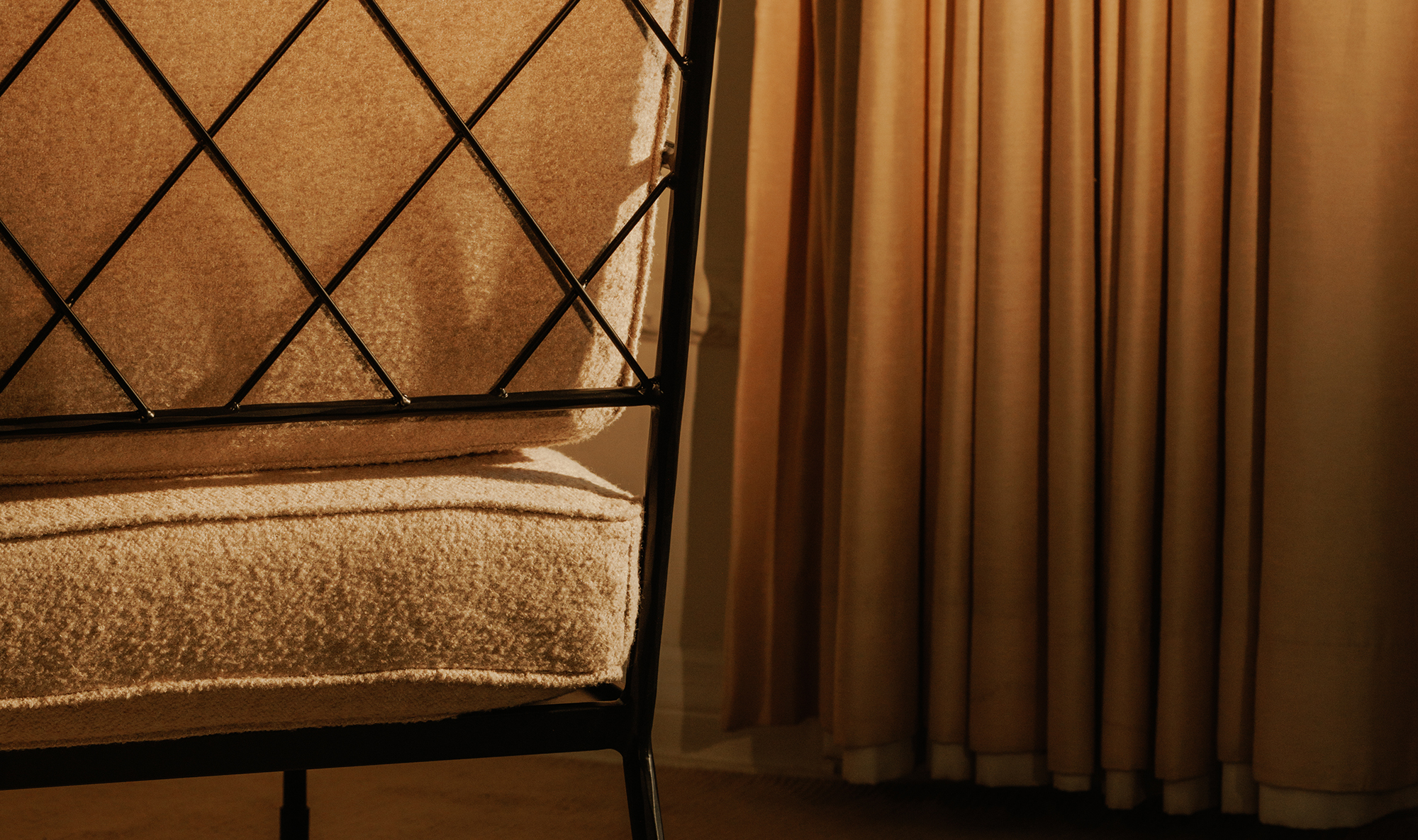 Valencia Accent Chair Accent Chairs Moe's Furniture