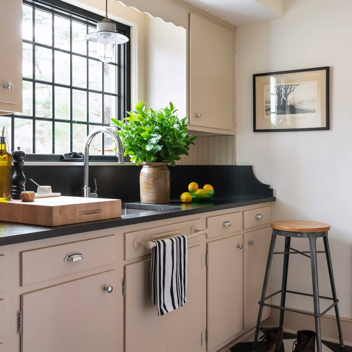 Farrow & Ball Oxford Stone No. 264 PAINT - Farrow & Ball Farrow & Ball