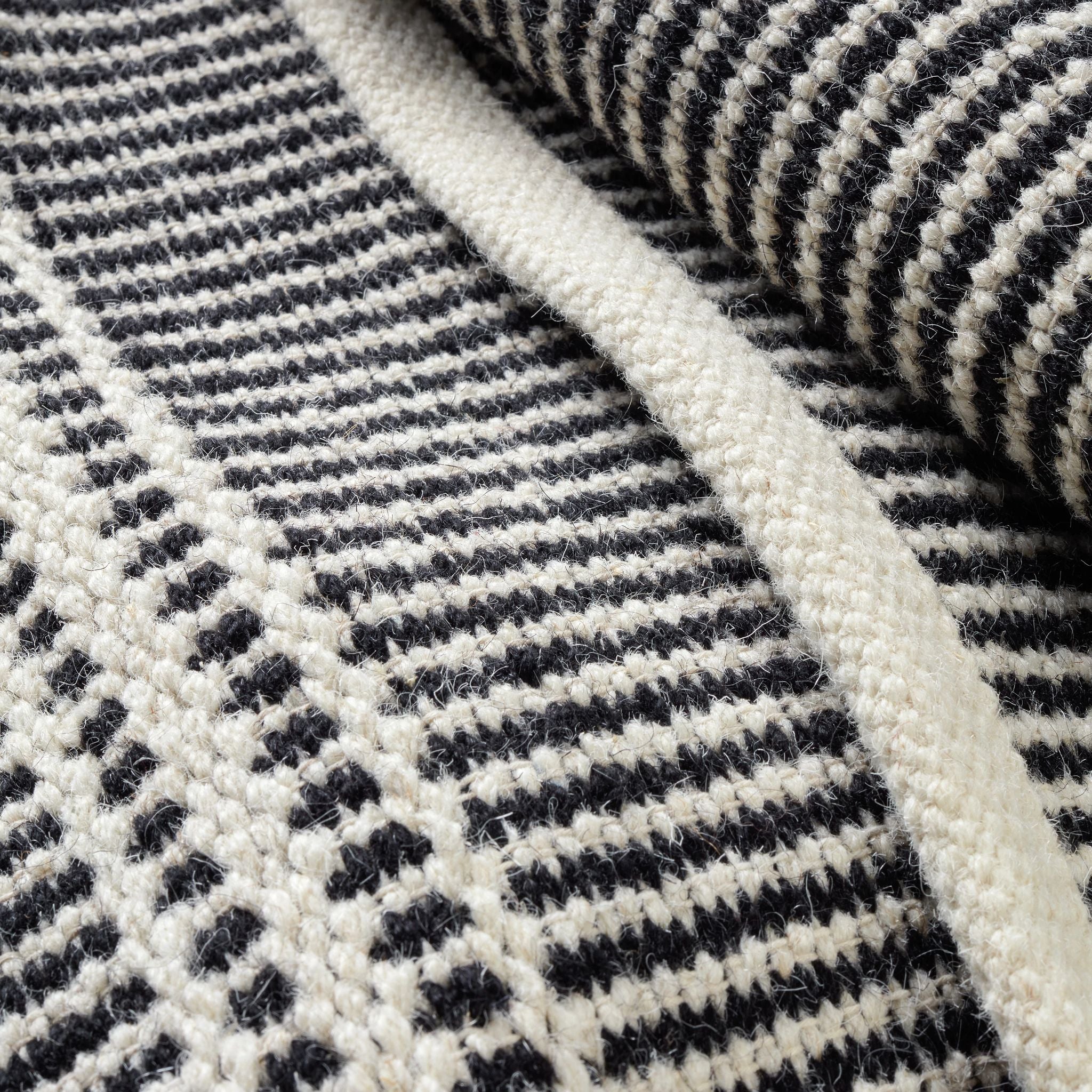 Malta Black/Ivory Handwoven Wool Rug-Rug & Weave