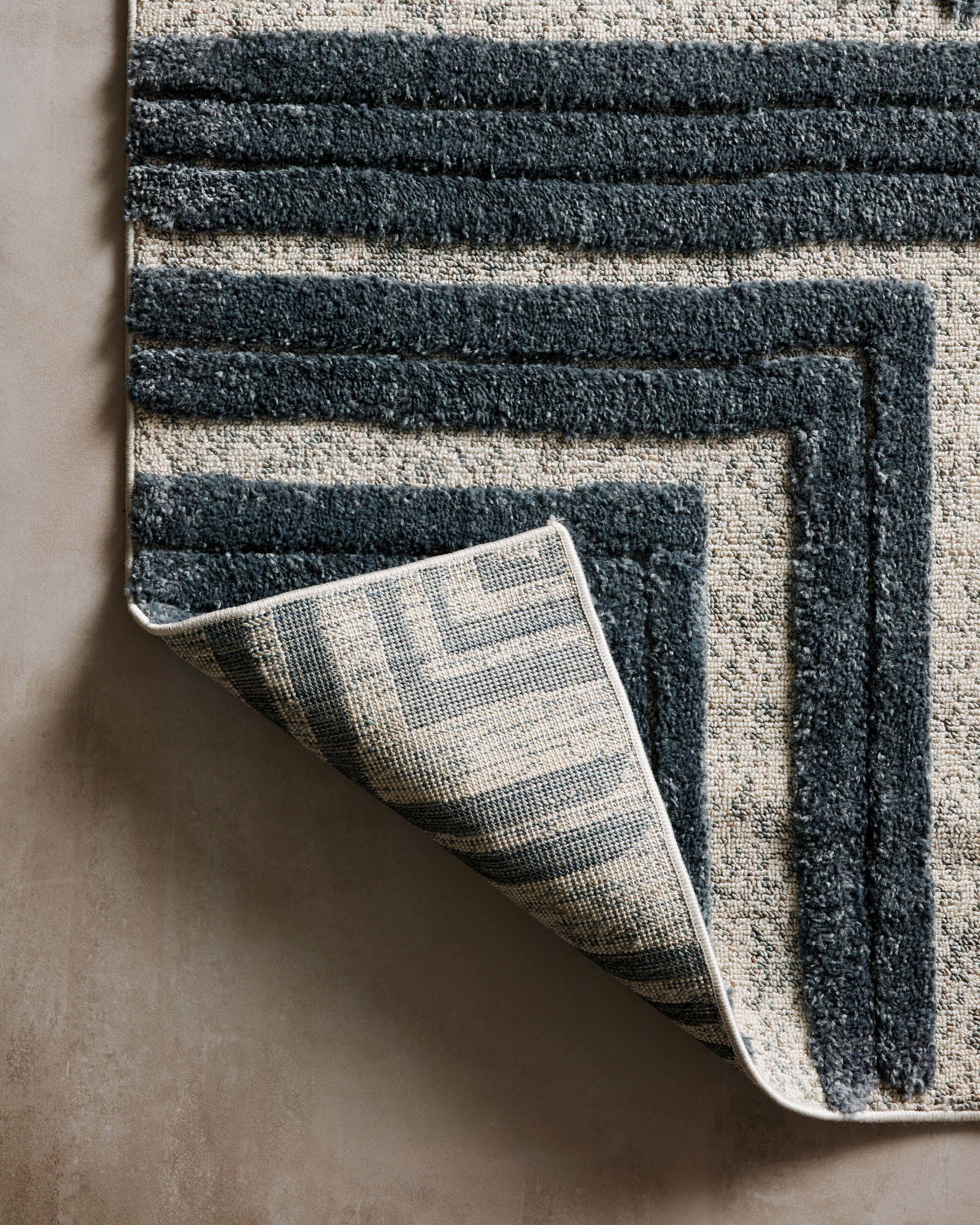 Loloi Hagen Blue / White Rug Loloi
