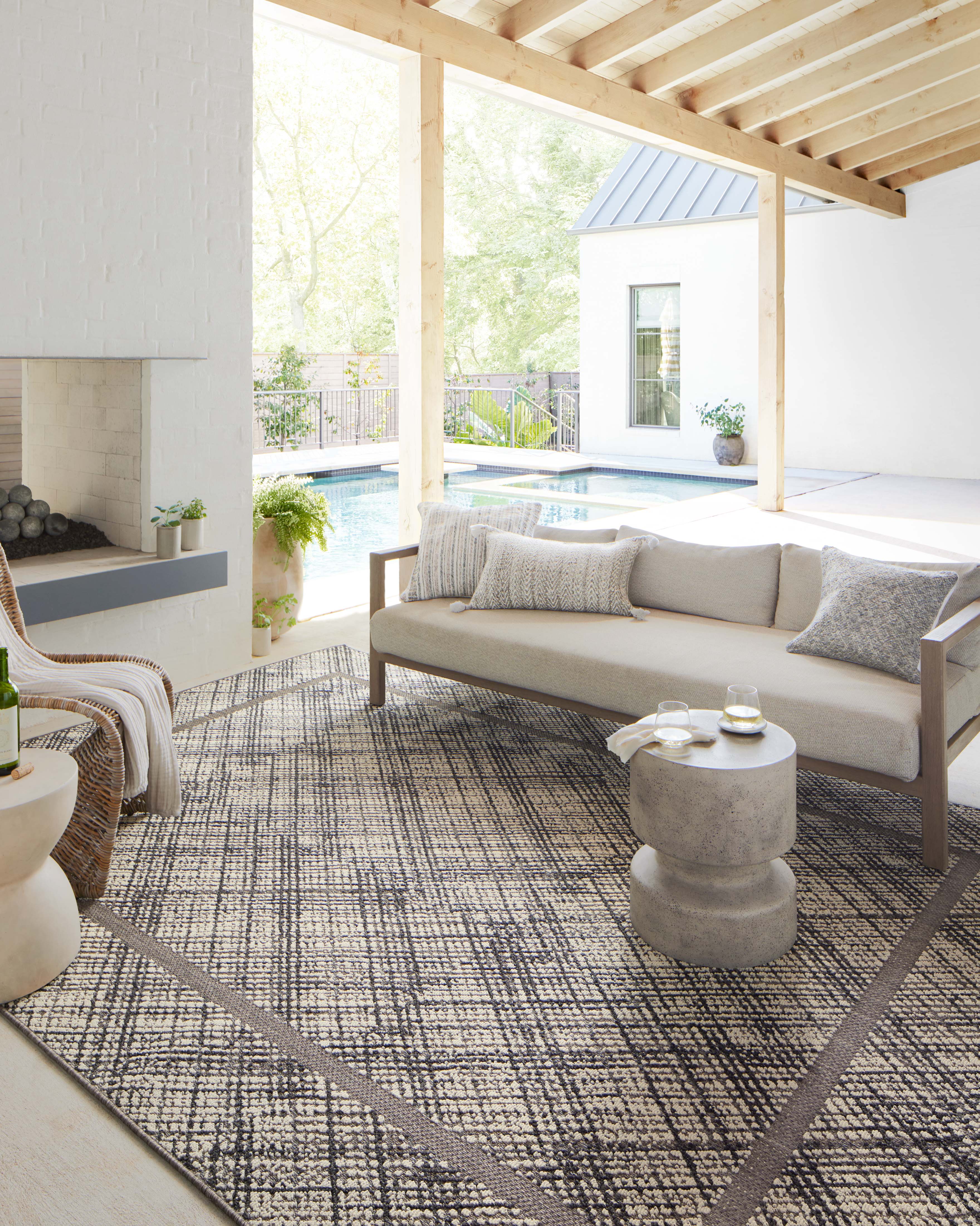 Loloi Rainier Ivory / Charcoal Rug Loloi
