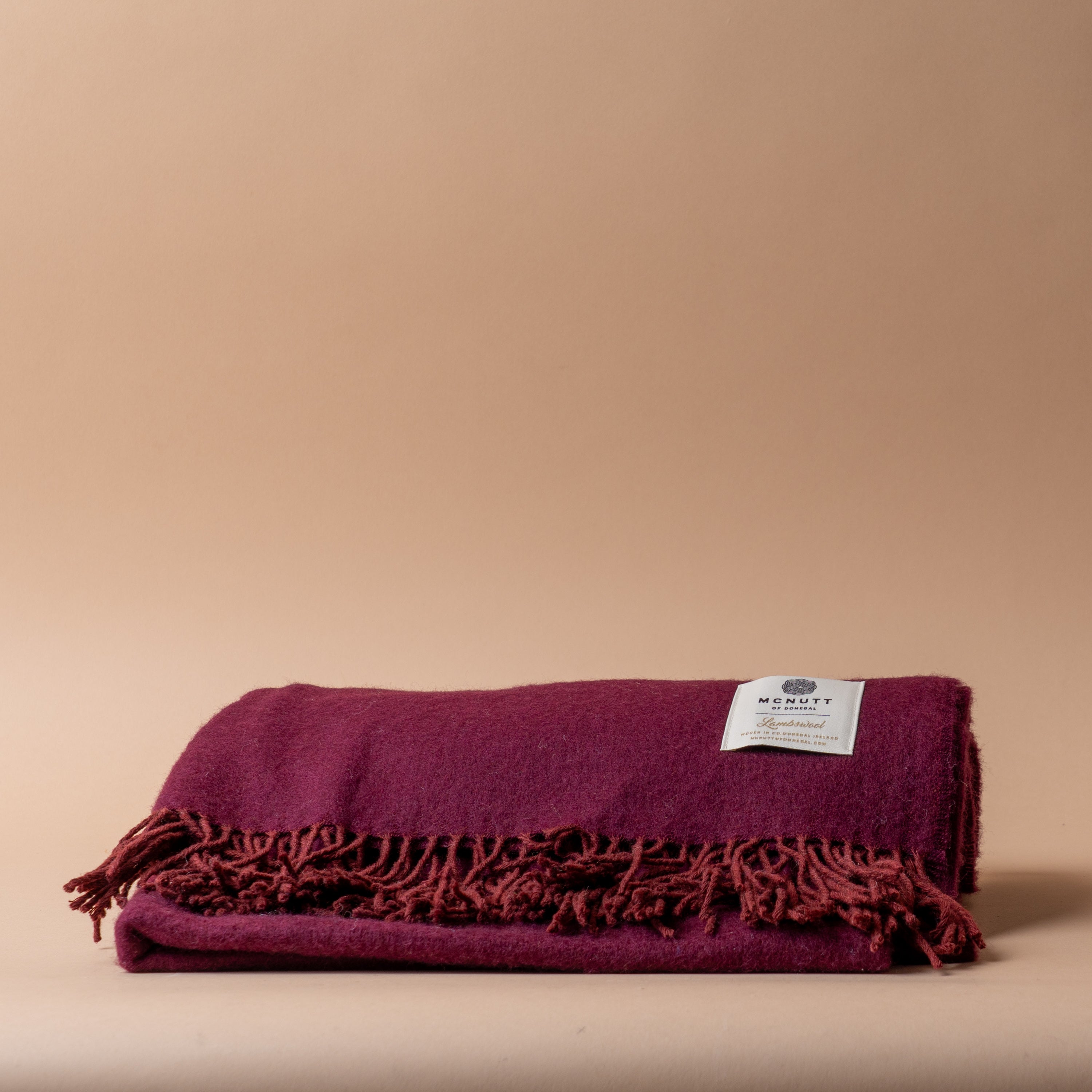 Superweiche Bordeaux-Wolldecke – Rug and Weave