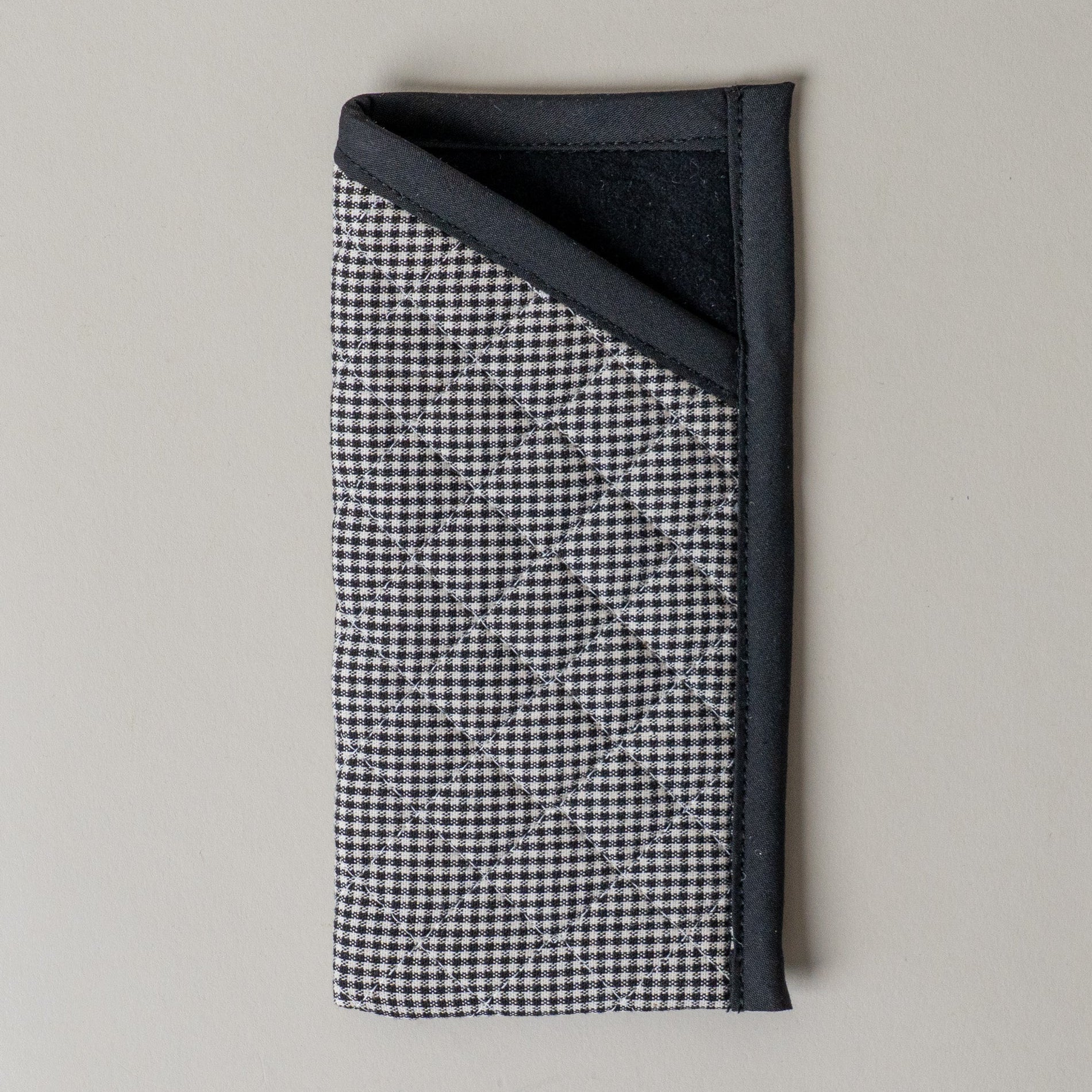 Quilted Gingham Glasses Sleeve, Black