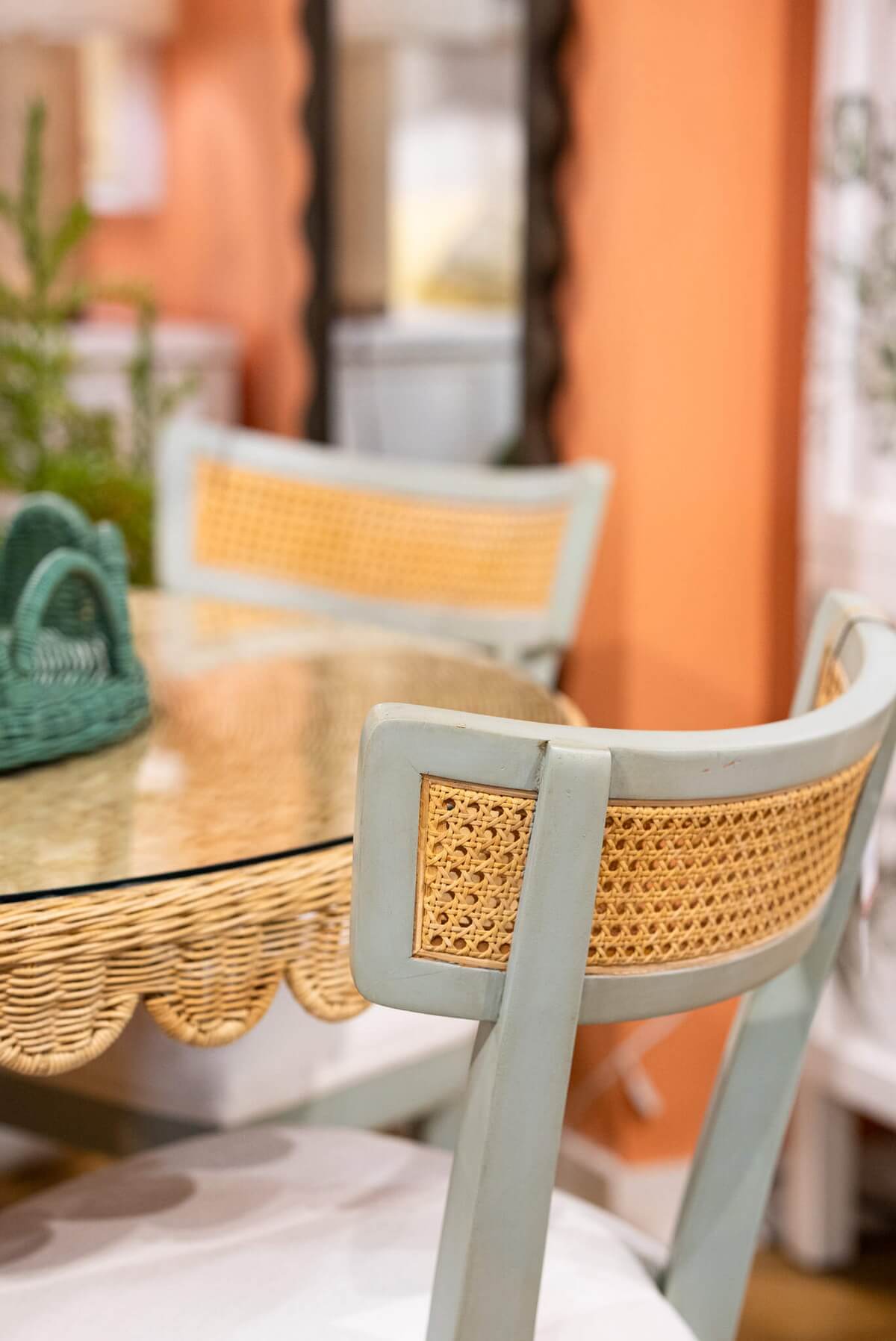 Scalloped Round Bistro Table FURNITURE - dining table Bramble