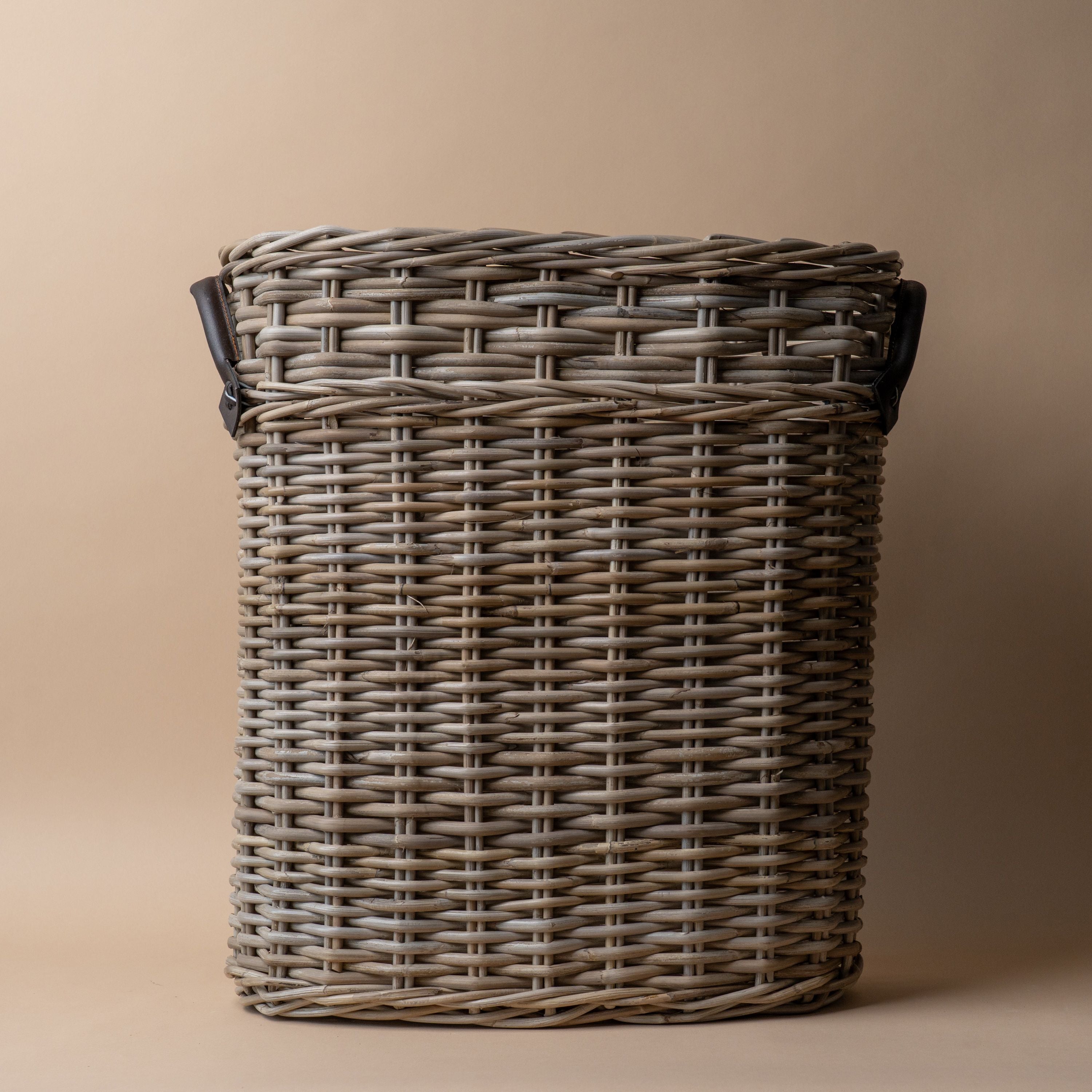 Wandkorb aus offenem Geflecht – Rug and Weave