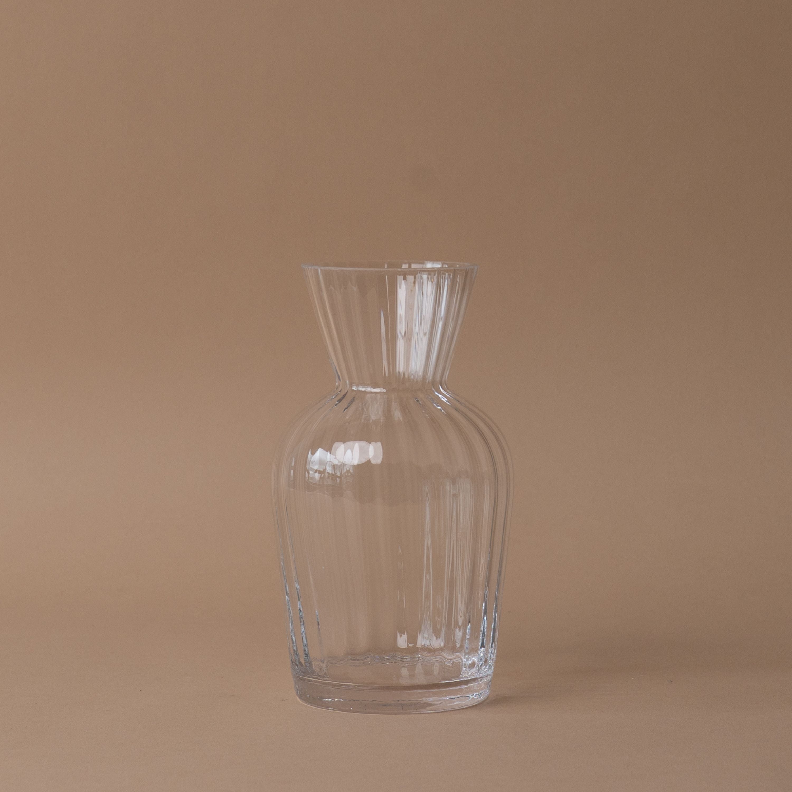 Runde geriffelte Glasvase – Rug and Weave