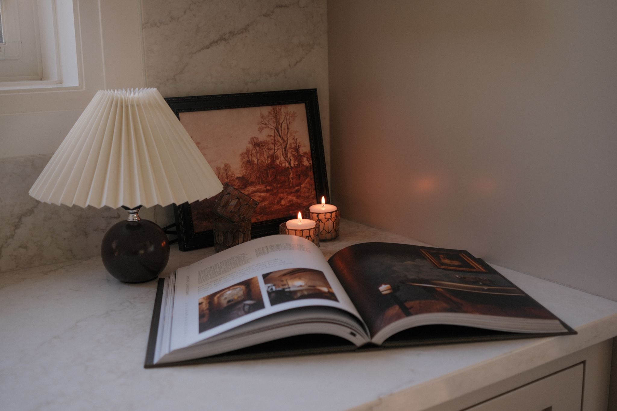 Ceramic Pleated Table Lamp - Bordeaux LIGHTING - table lamp Accents De Ville (ShopZio)