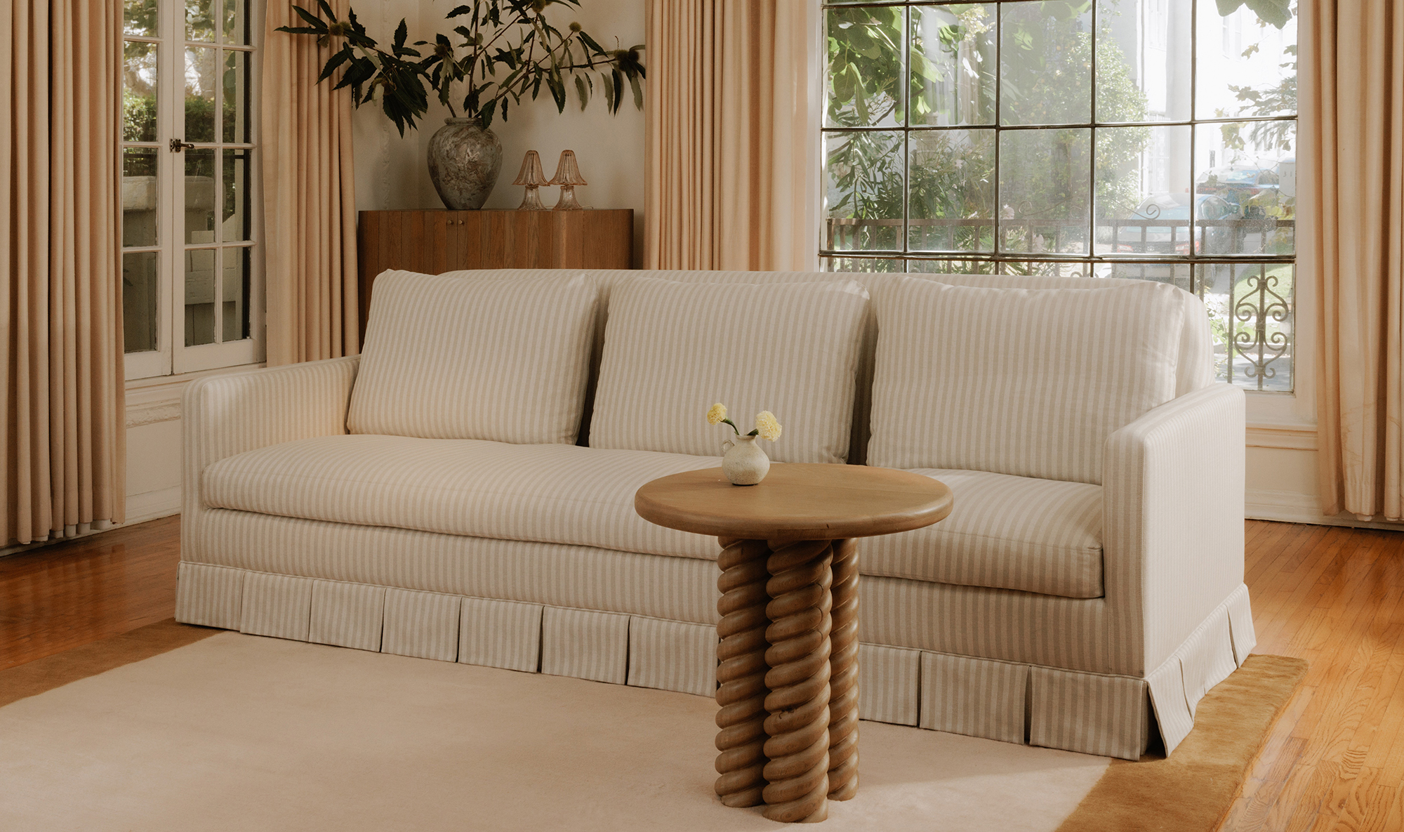 Pelicano 99" Sofa Sofas Moe's Furniture