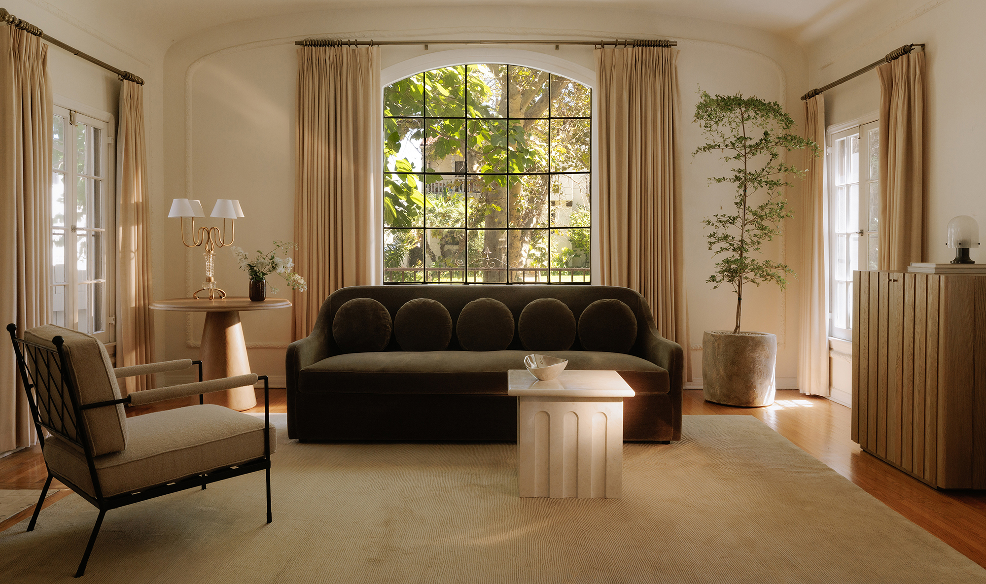 Valencia Accent Chair Accent Chairs Moe's Furniture