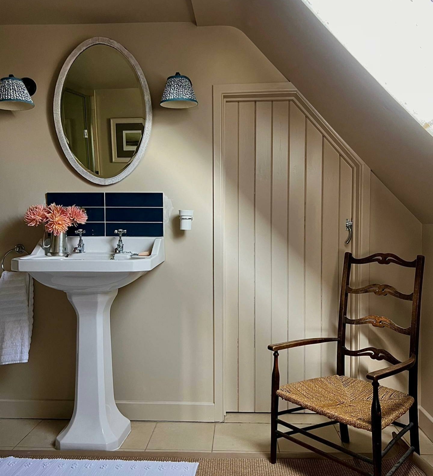 Farrow & Ball Oxford Stone No. 264 – view 2