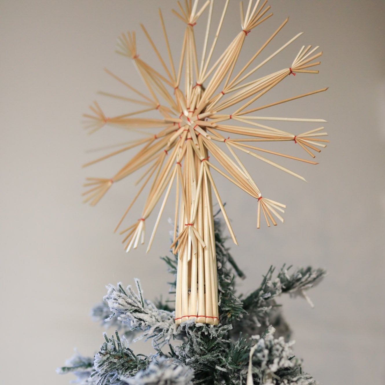 Straw Star Tree Topper CHRISTMAS 2023 Creative Co-op (DYA)