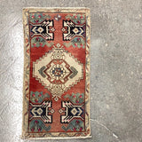 Vintage rug - 1’6” x 2’10”